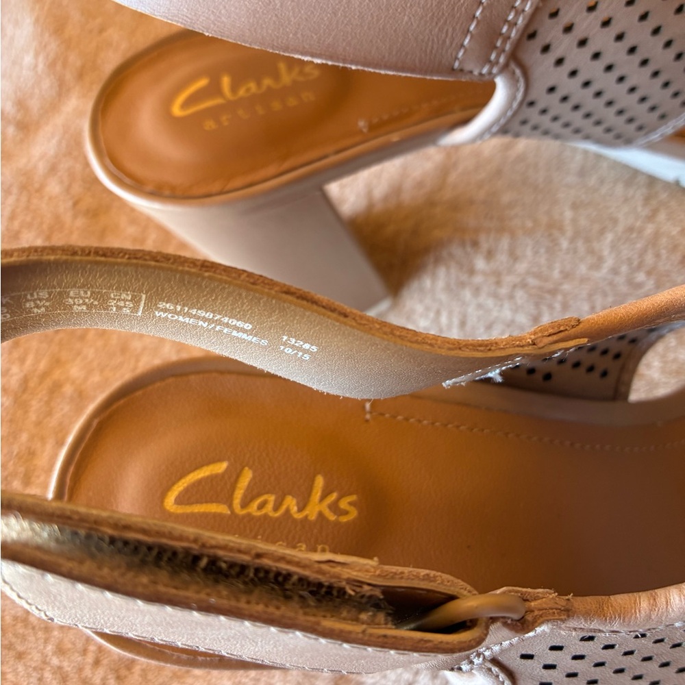 NWOT CLARKS Artisan Pastina Malory Open Toe Leather Sandals in Sand Size 8.5 - Picture 3 of 7
